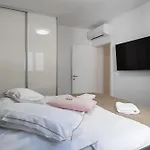 La *